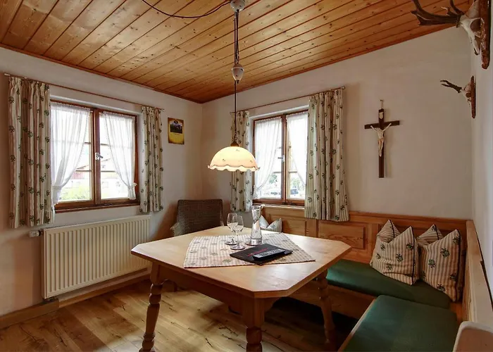 Pensionat Zum Kirchenbauer 4*