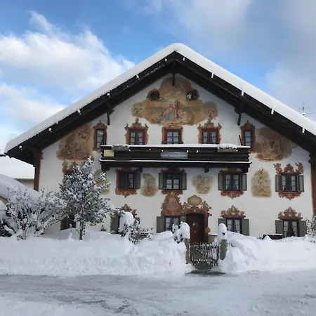 Zum Kirchenbauer 3*